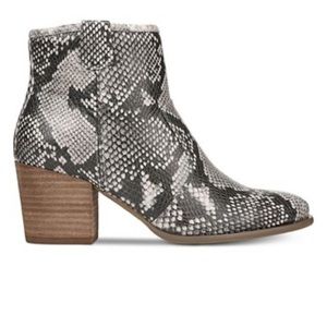 Carlos Santana Rowan booties shoes size 7 in snake